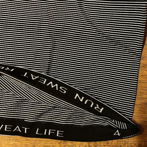 Lululemon Swiftly Tech short sleeve crew in tempo stripe balck and white - Picture 6 of 8